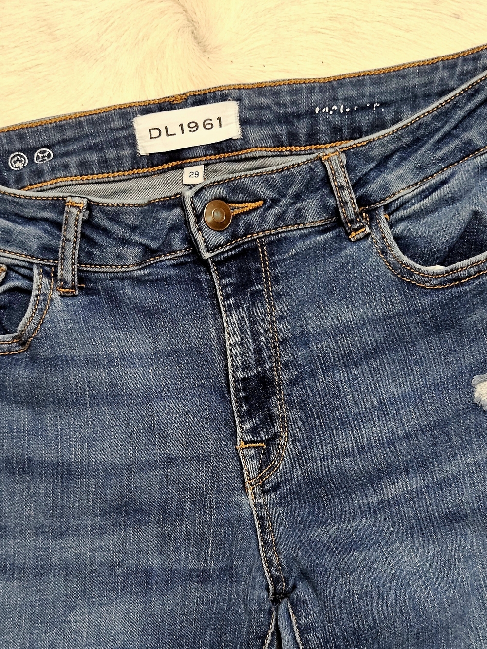 DL1961 Women's Ankle Crop Jeans in Medium Blue Denim Sz. 29